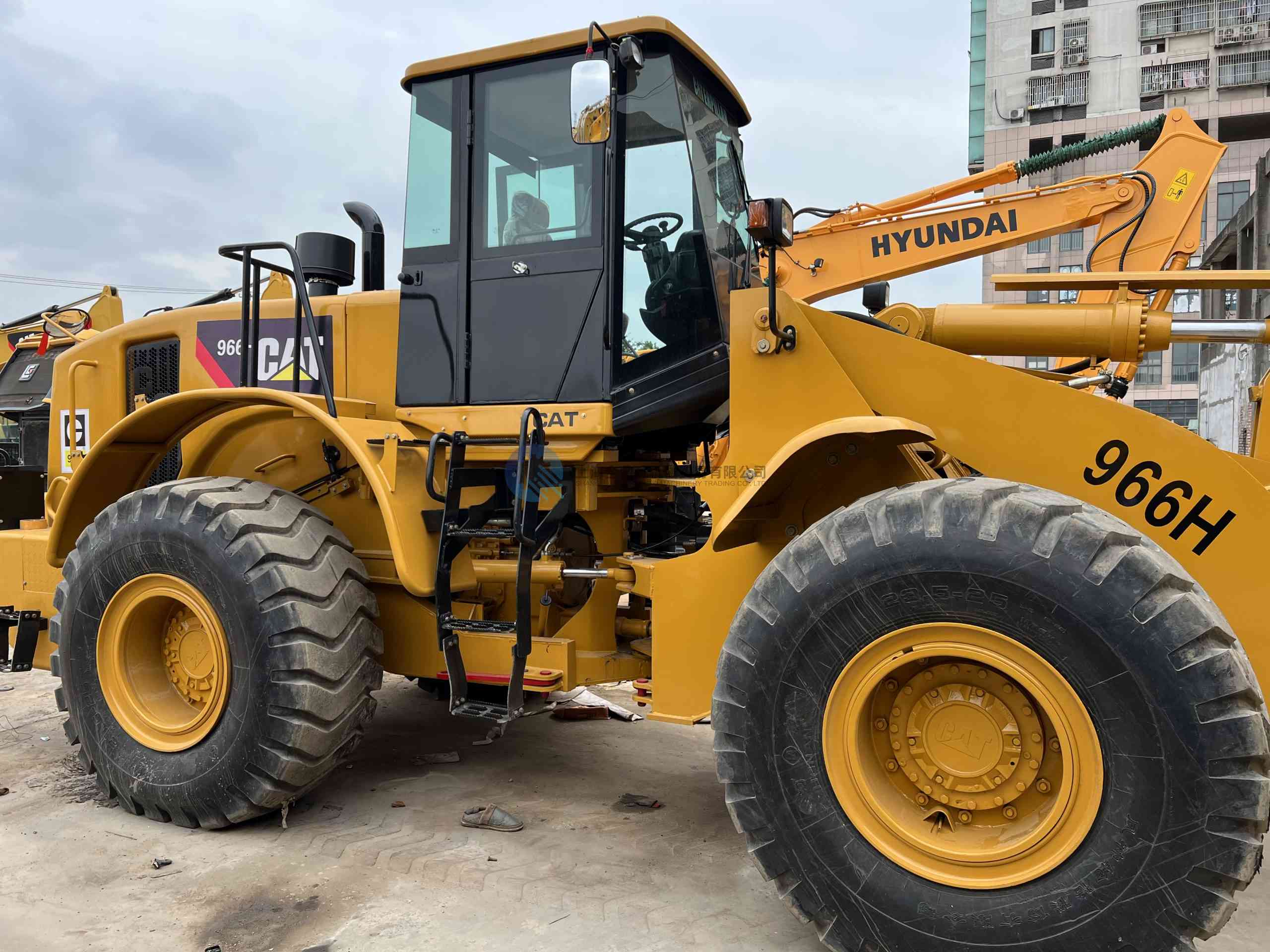 CAT 966H loader