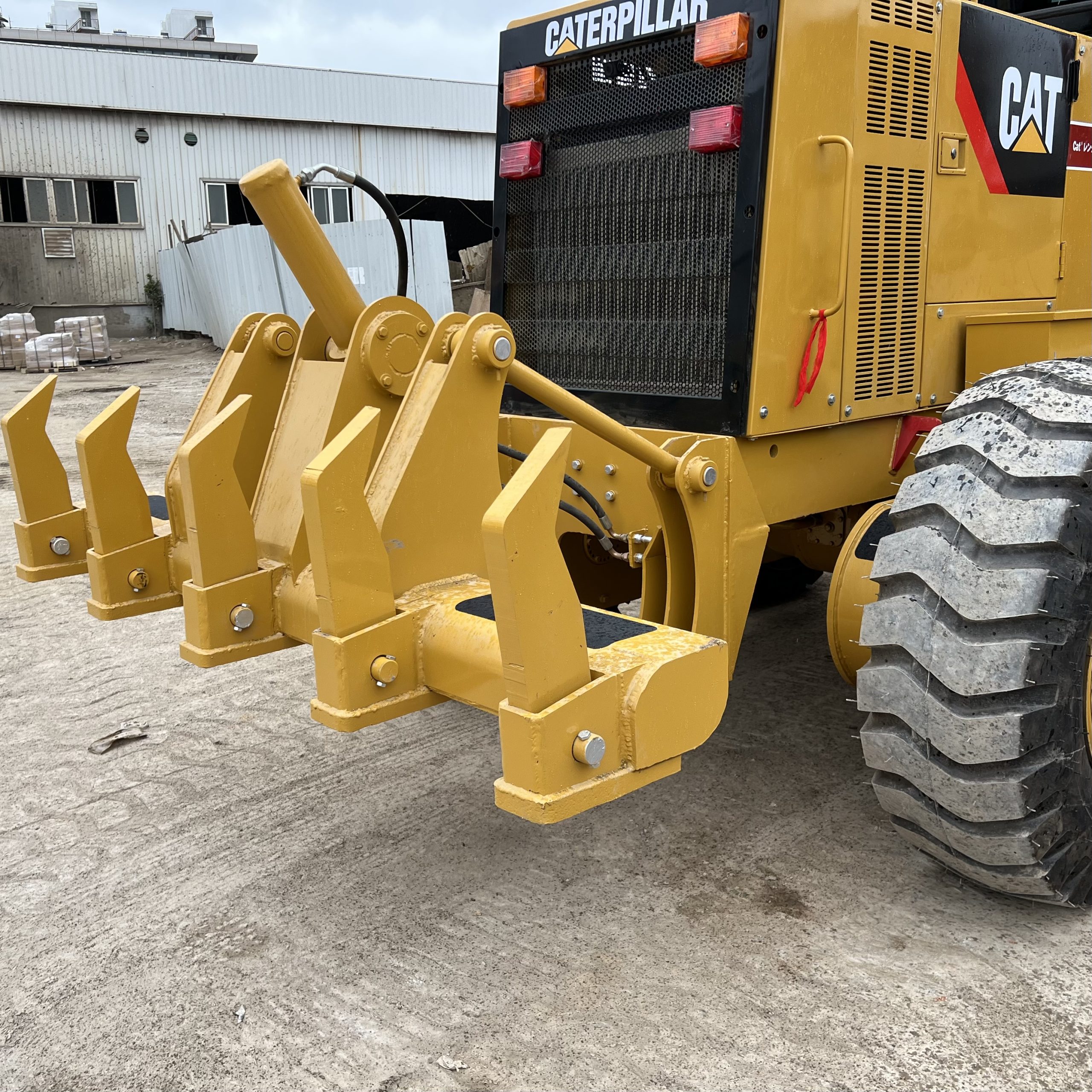 CAT 140H Грейдер б/у
