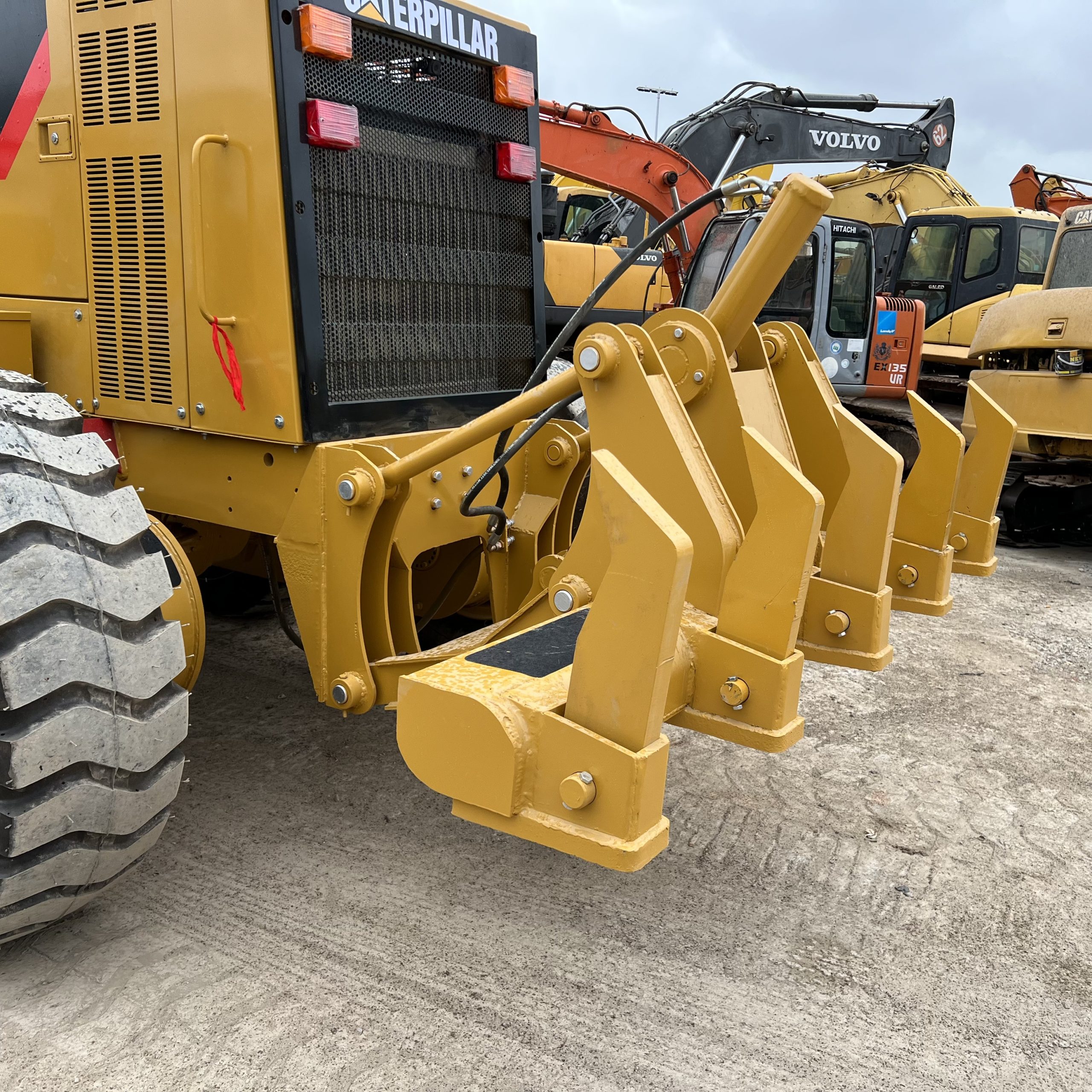 CAT 140H Грейдер б/у