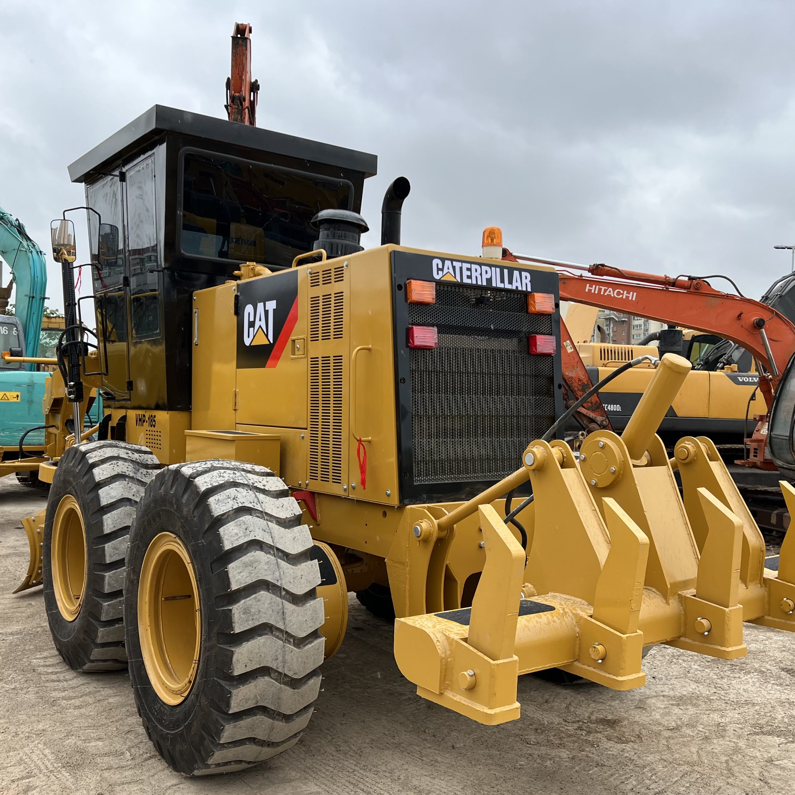CAT 140H Грейдер б/у