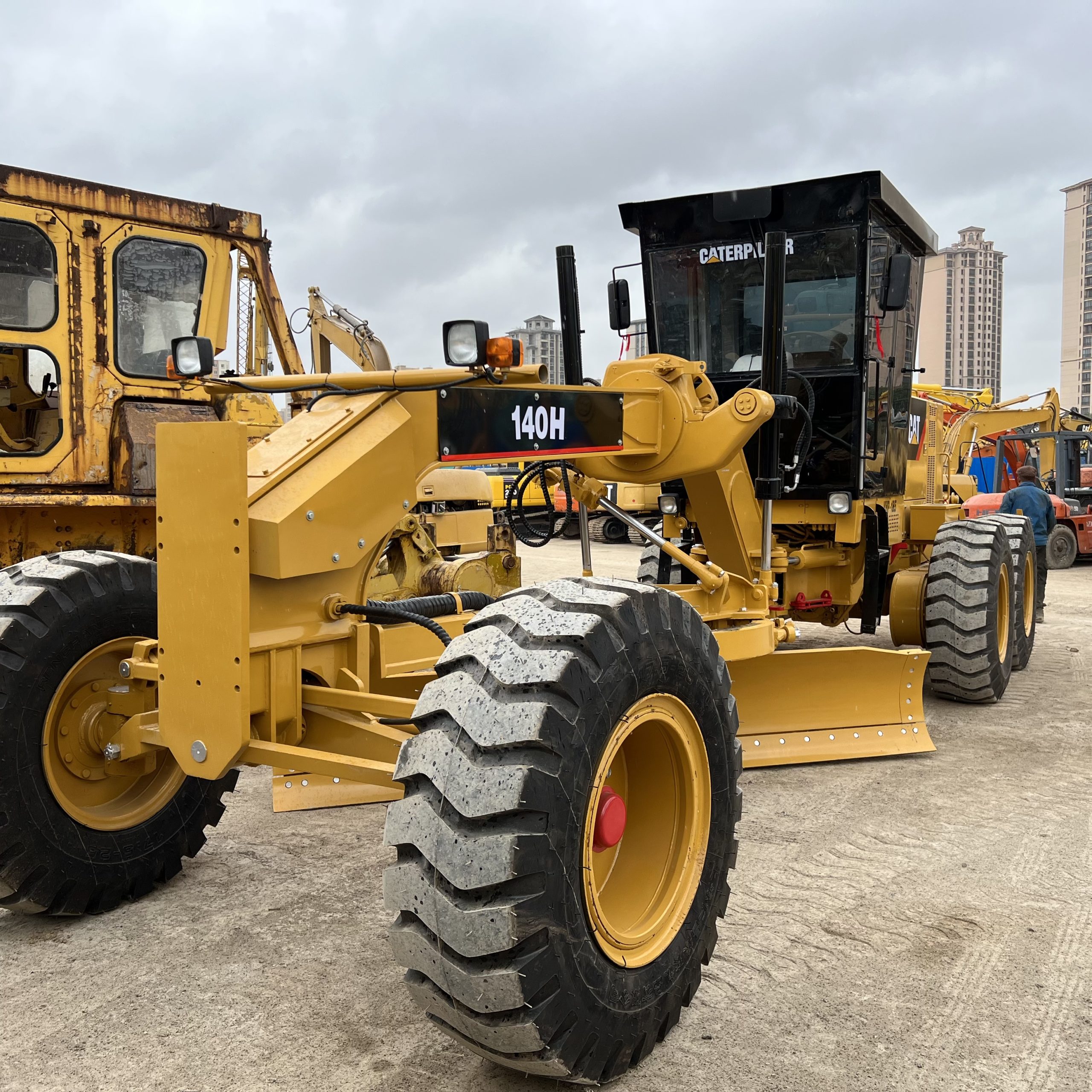 CAT 140H Грейдер б/у