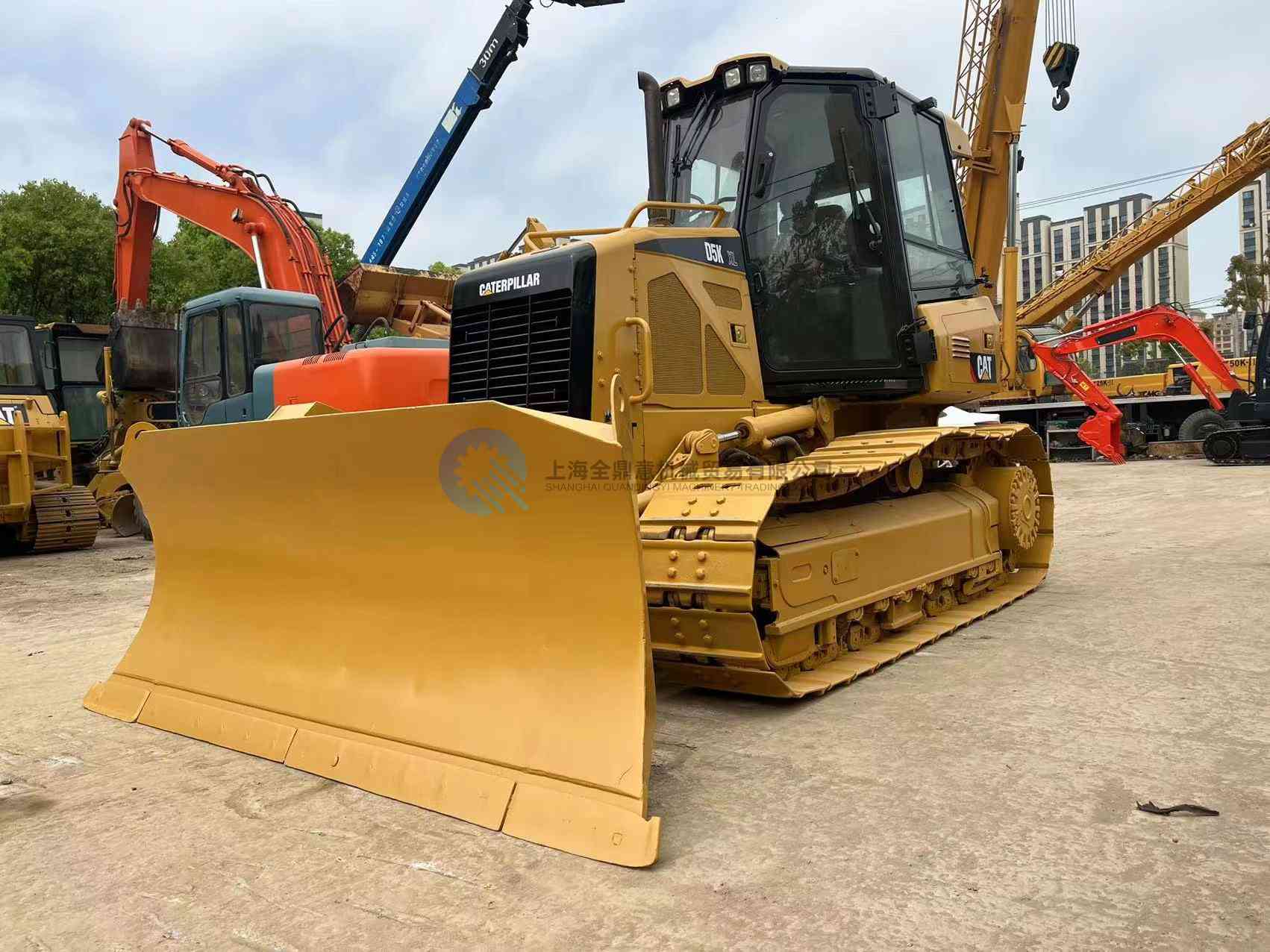 بلدوزر CAT D5K XL مستعمل للبيع