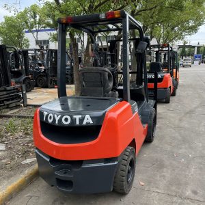 USED  Toyota FDN30 forklift  FOR SELL - Photo10