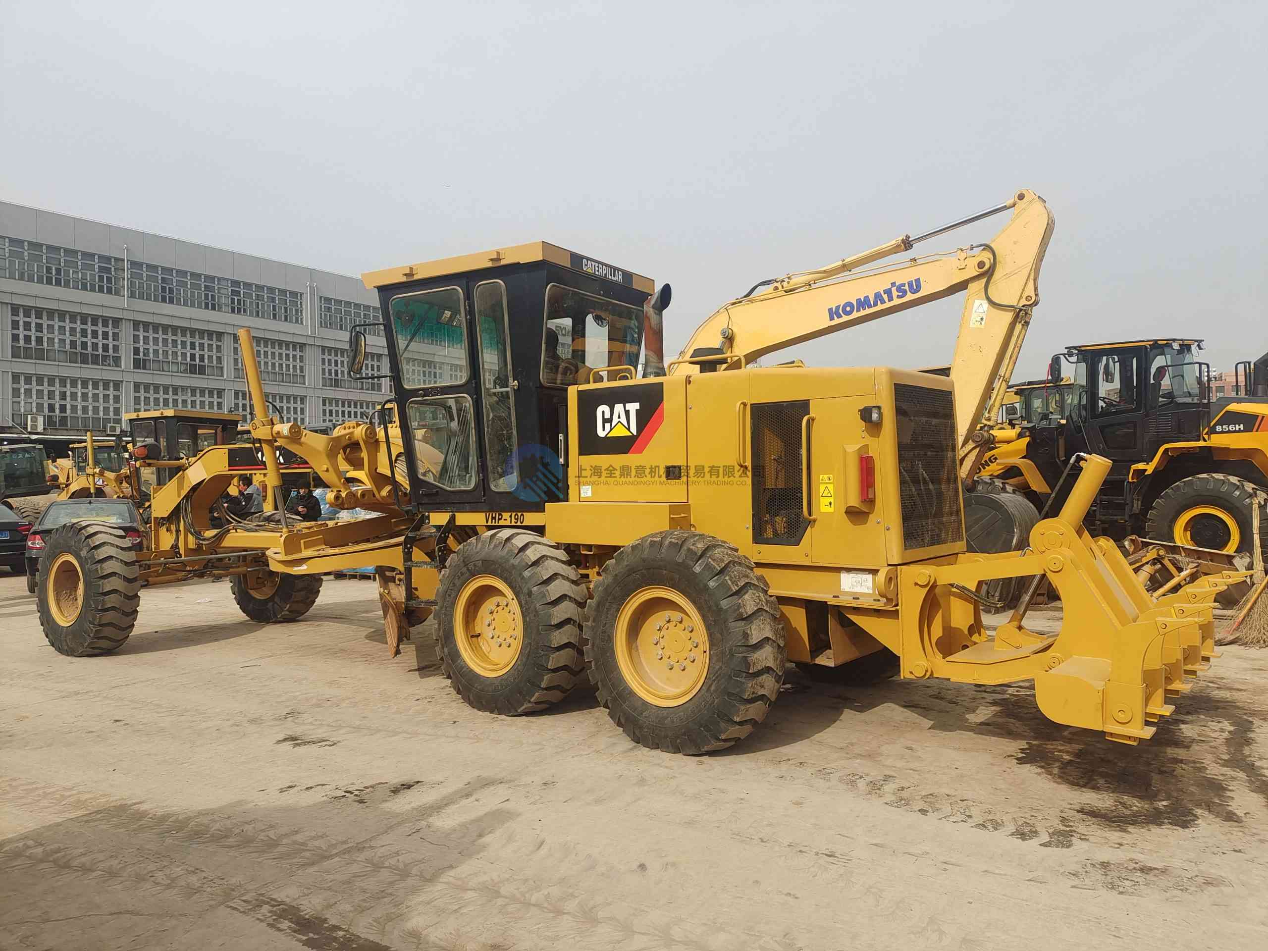 Motoniveladora CAT 140K usada con desgarrador