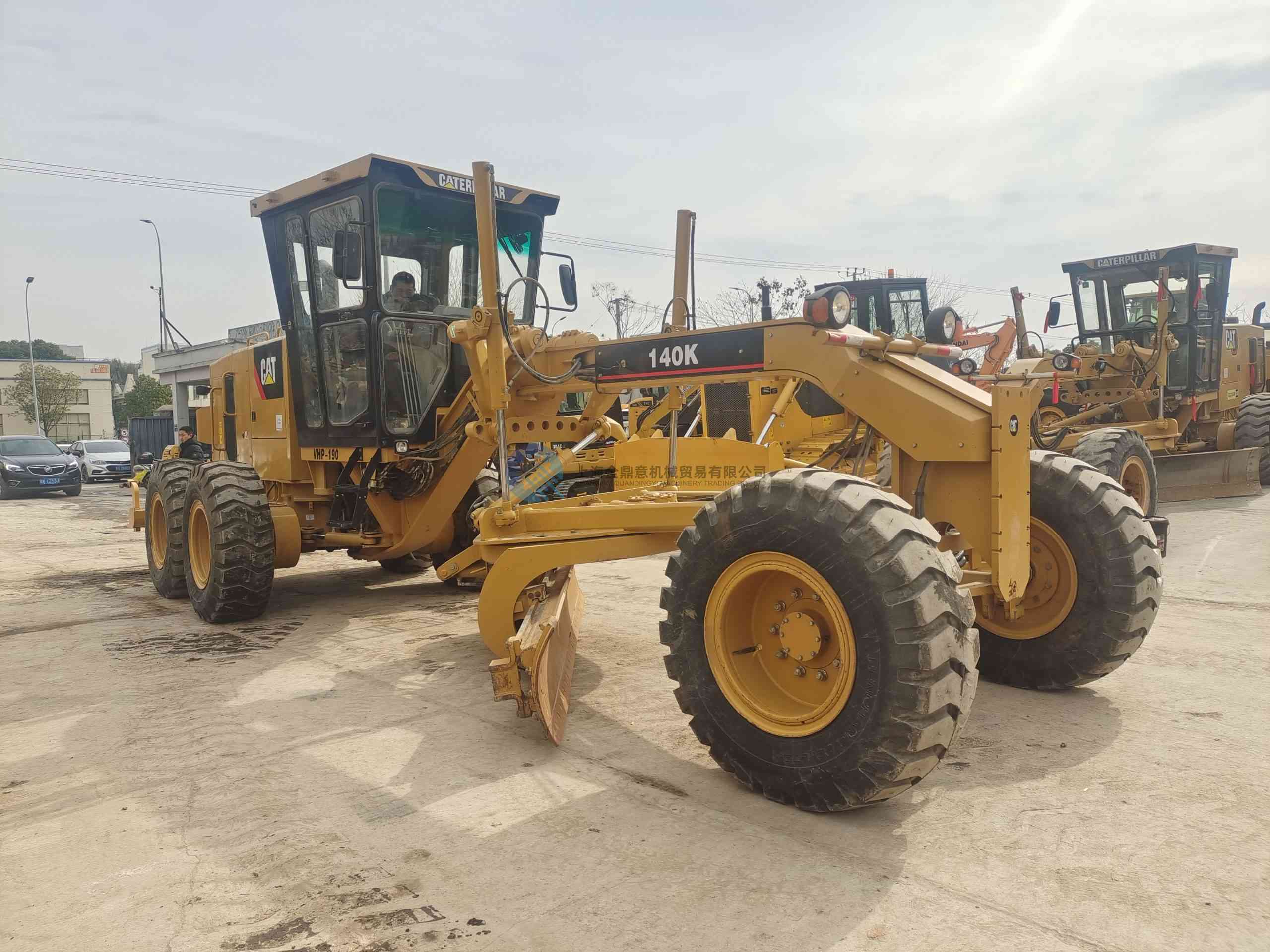 Motoniveladora CAT 140K usada con desgarrador