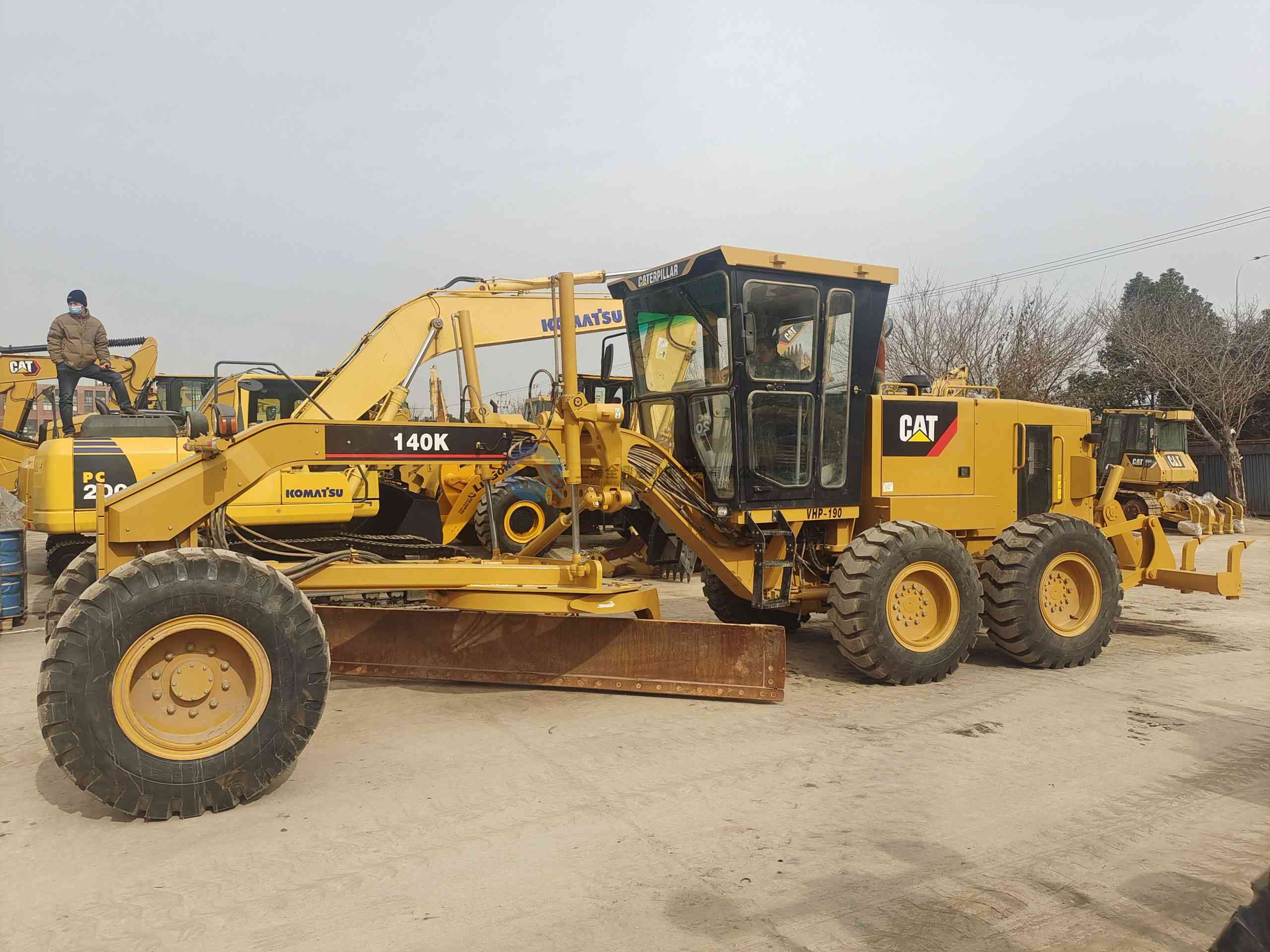Motoniveladora CAT 140K usada con desgarrador
