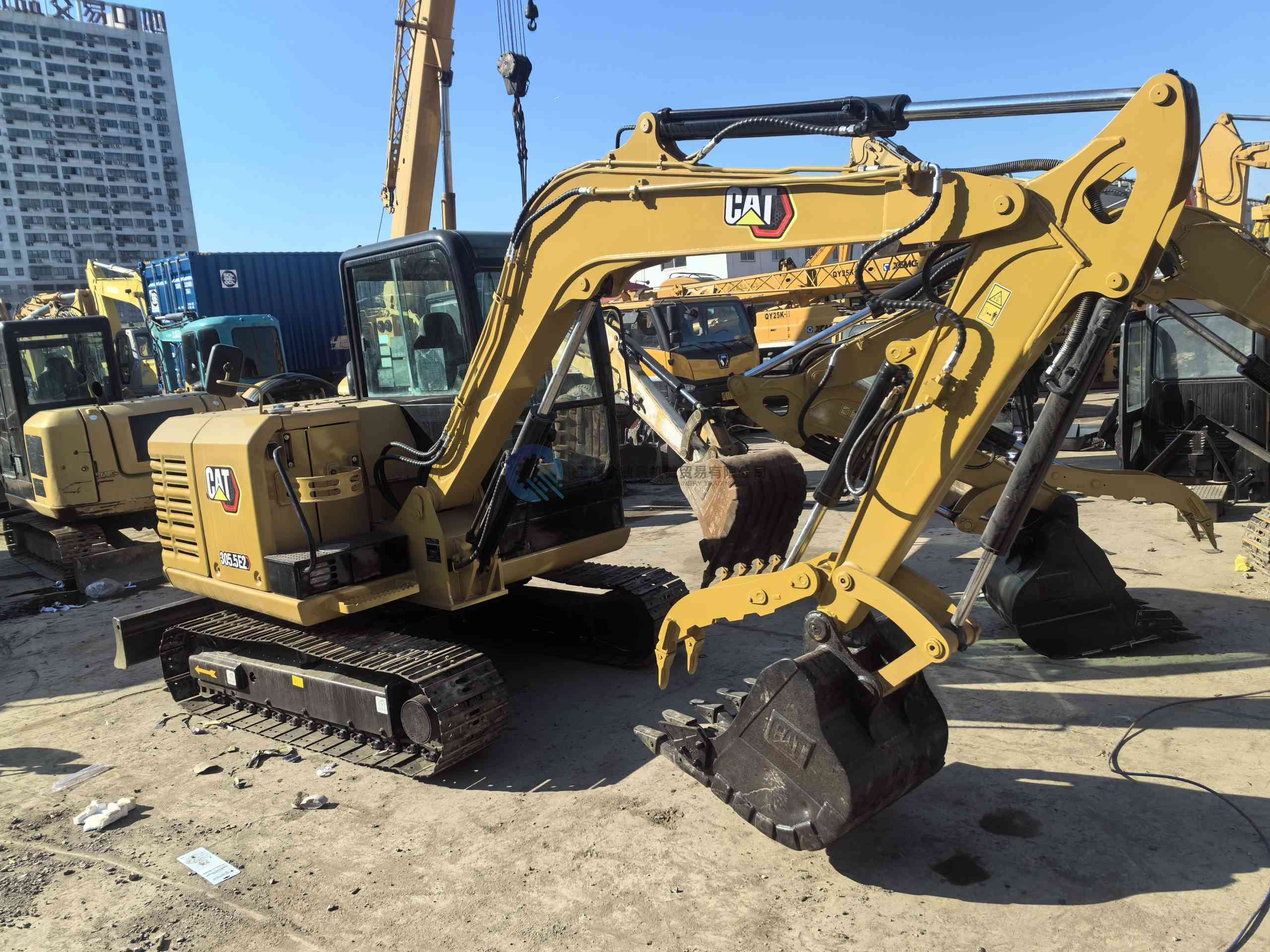 Used CAT 305.5E2 excavator with thumbnail