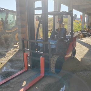 Toyota 3-ton forklift 2-section mast raised by 4 meters - Photo4