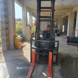 Toyota 3-ton forklift 2-section mast raised by 4 meters - Photo5