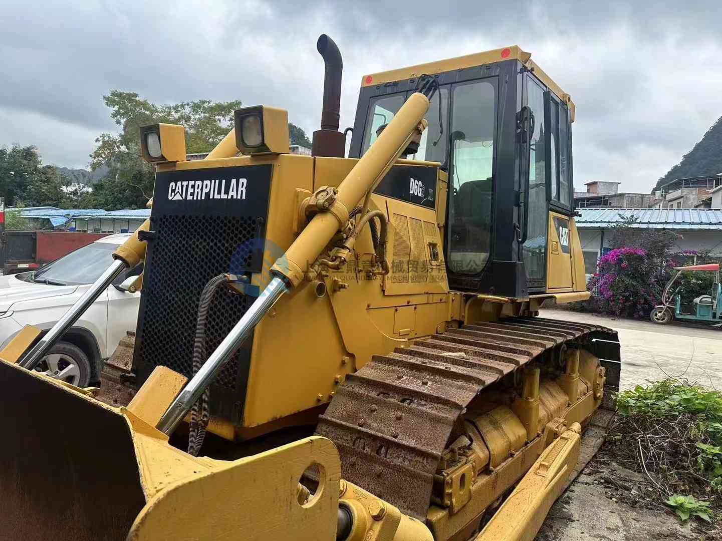 بلدوزر CAT D6G2 مستعمل