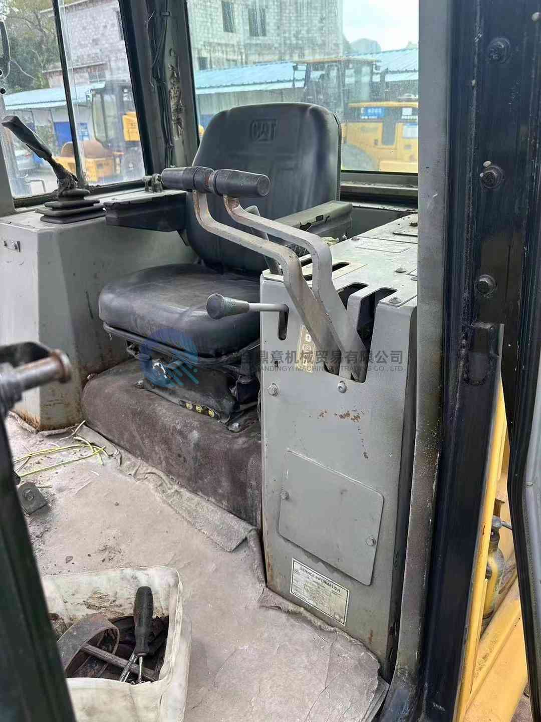 بلدوزر CAT D6G2 مستعمل