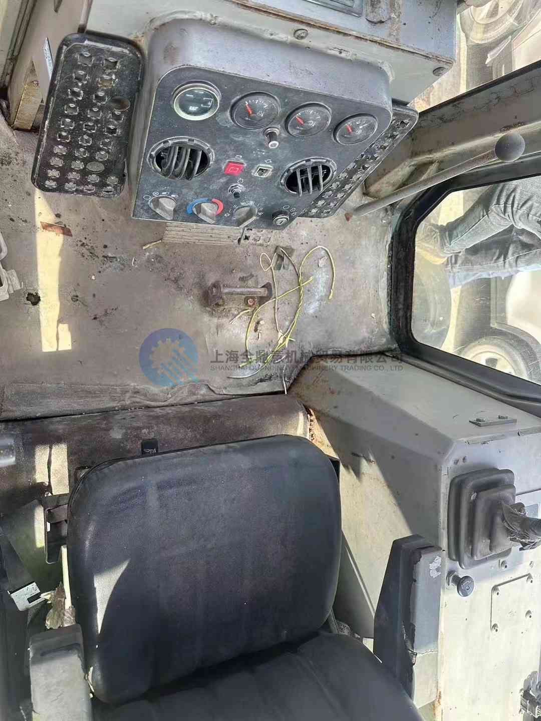 بلدوزر CAT D6G2 مستعمل