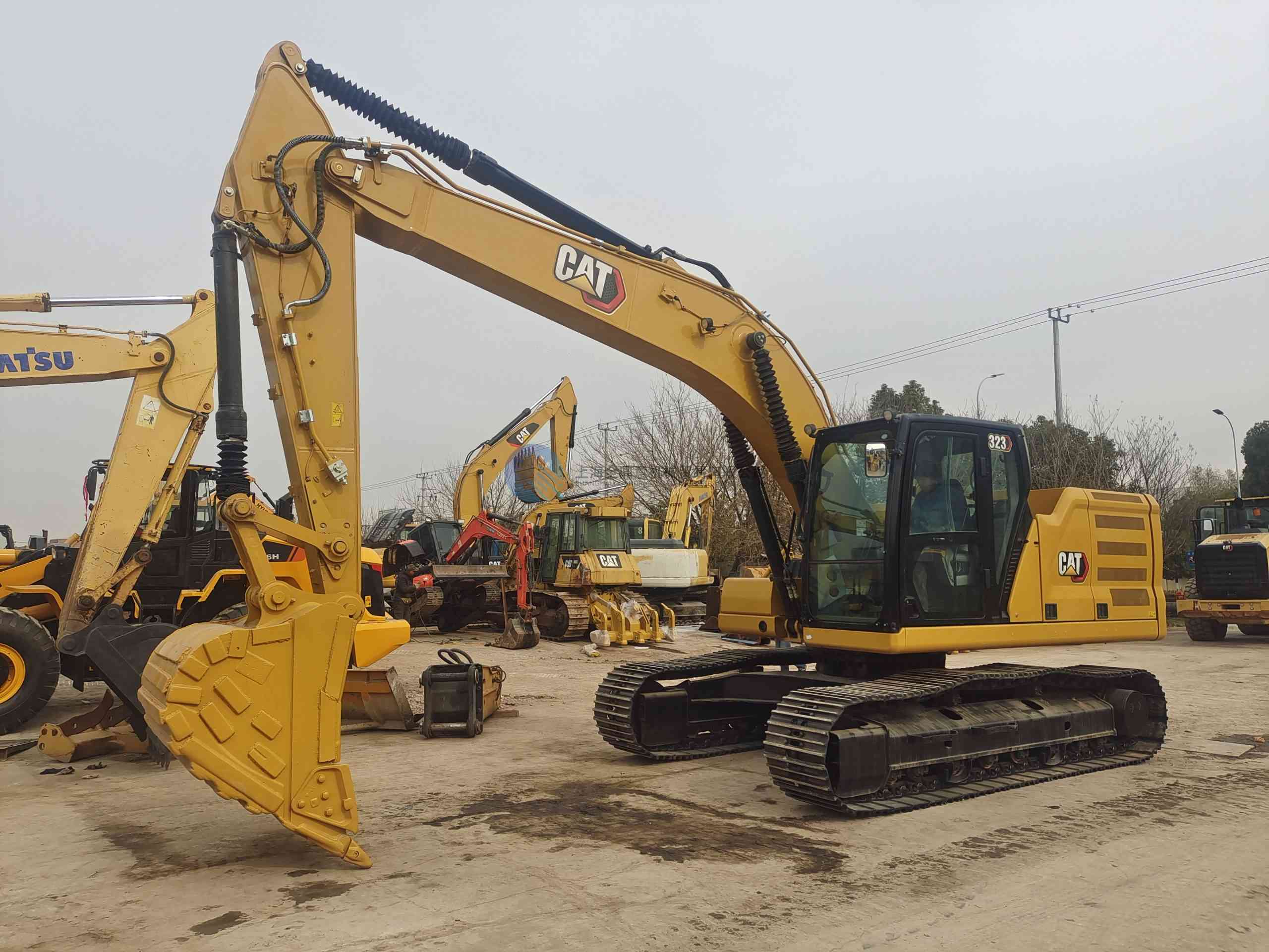 Used CAT 323 excavator