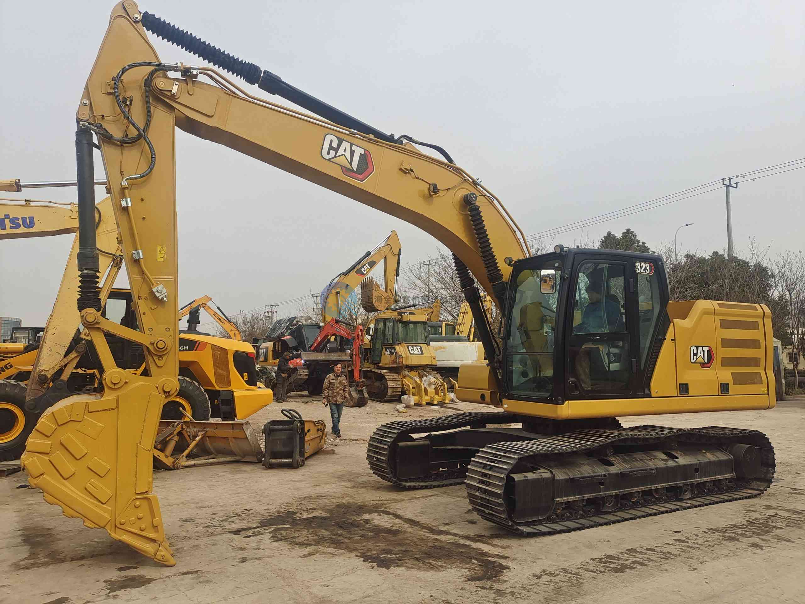 Used CAT 323 excavator