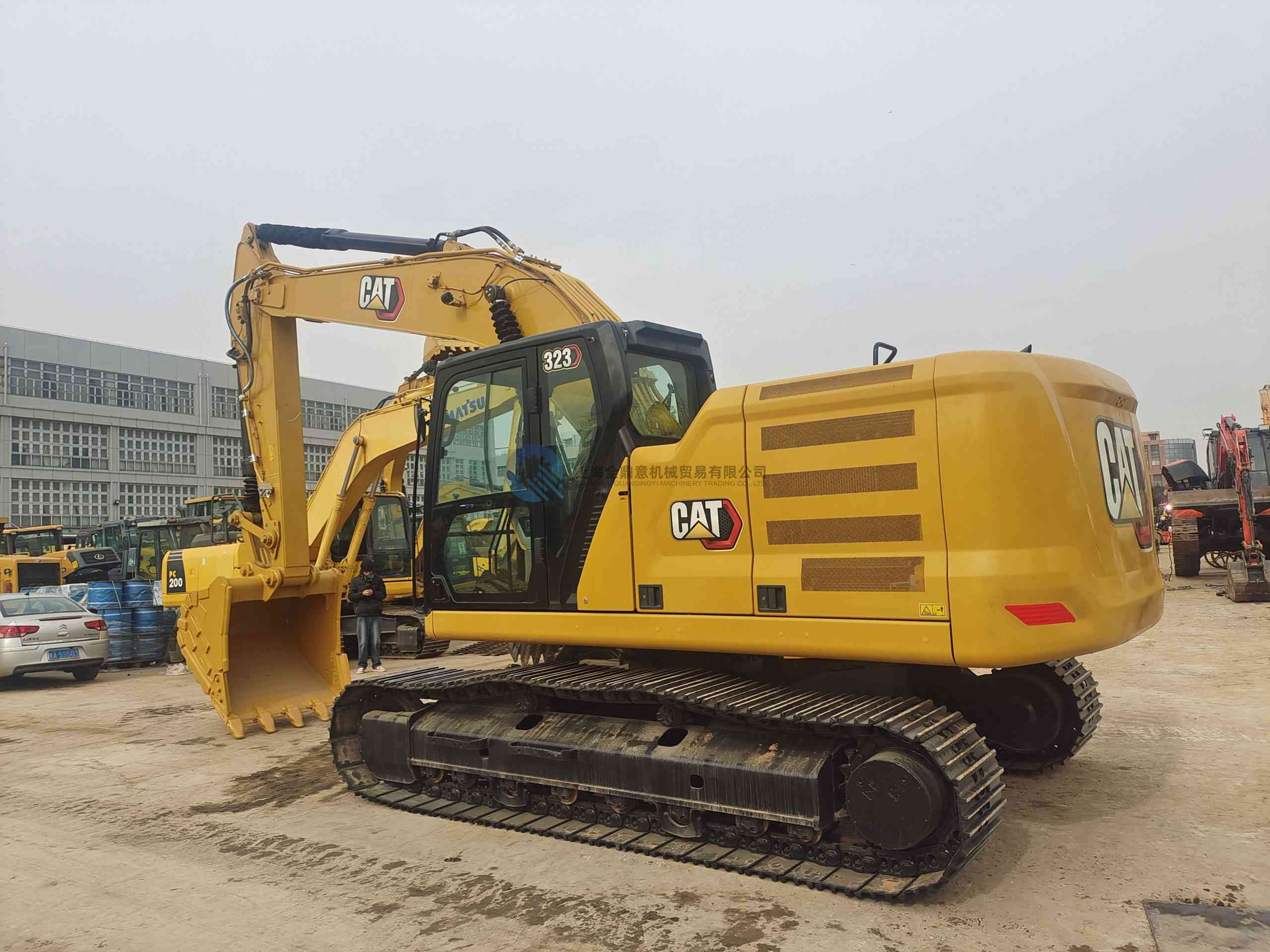 Used CAT 323 excavator