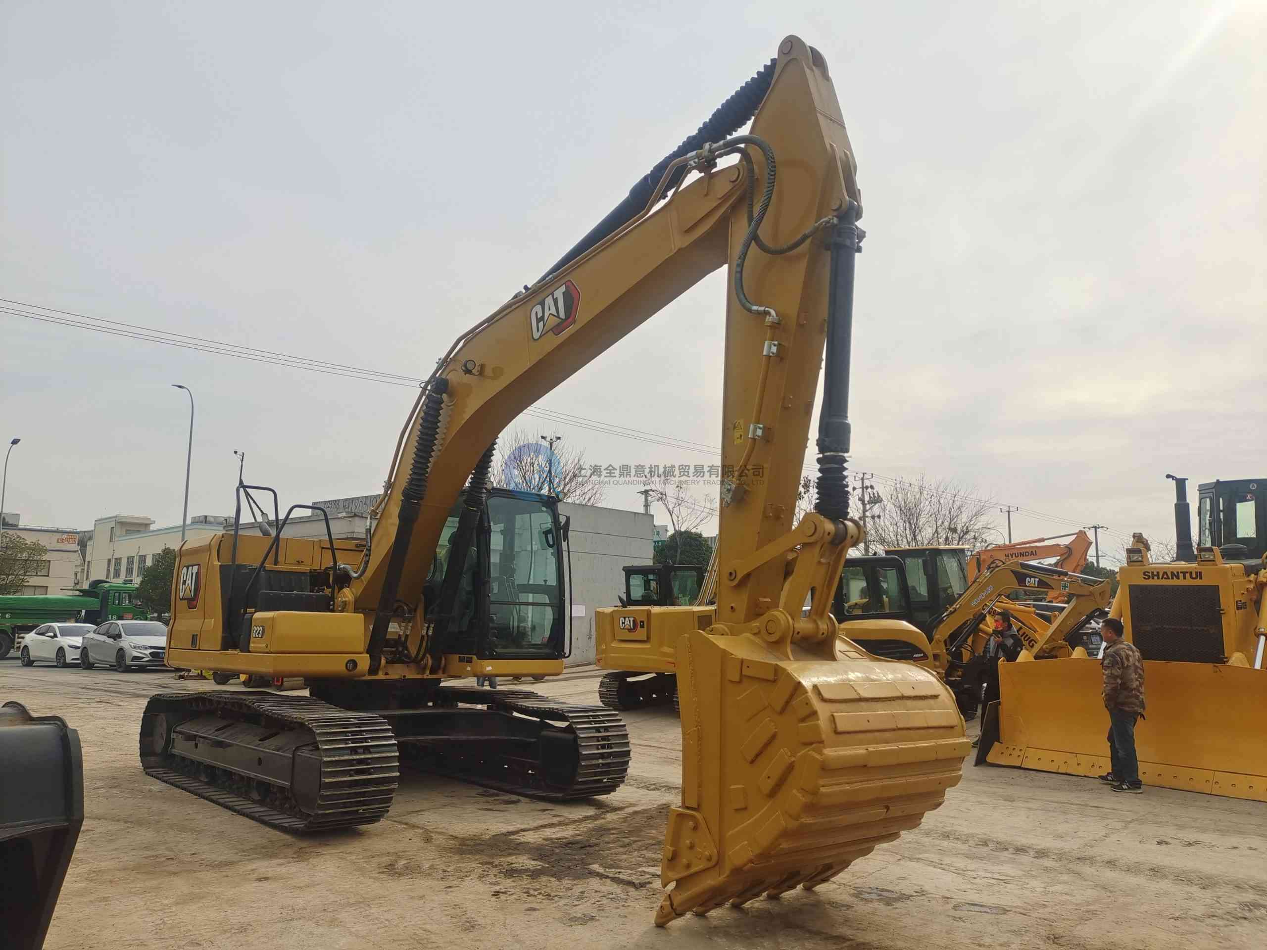 Used CAT 323 excavator