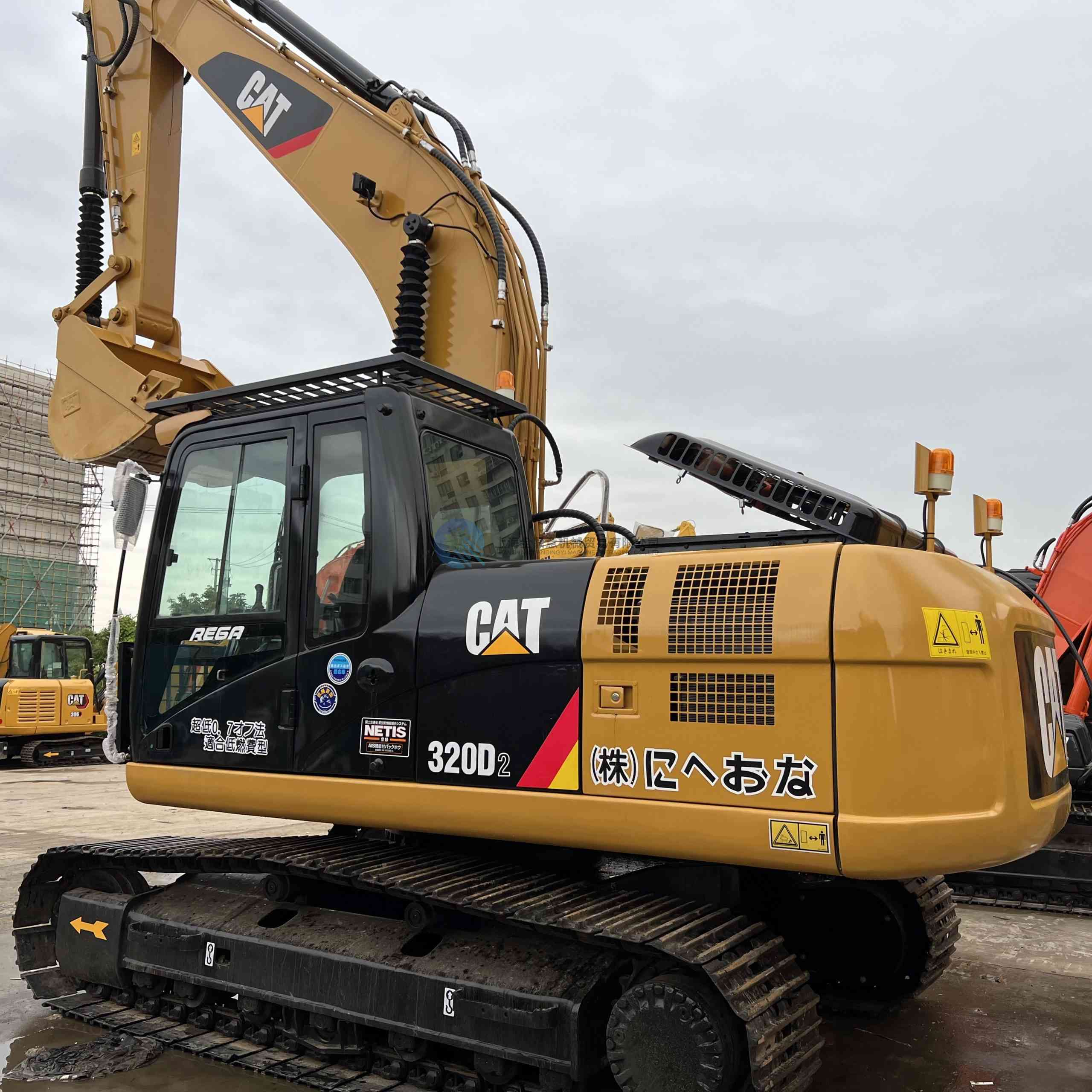 Used CAT 320D2 excavator