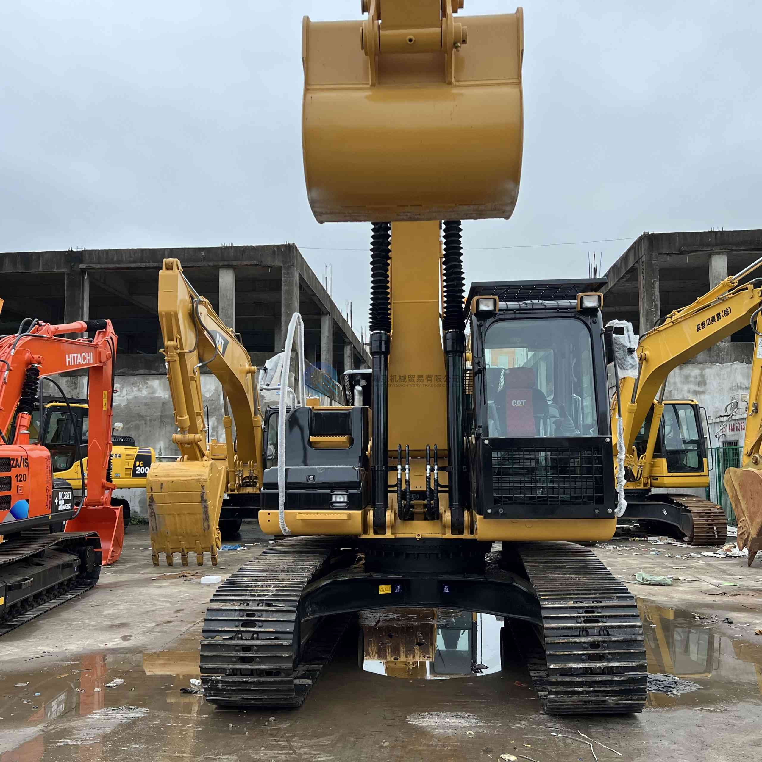 Used CAT 320D2 excavator