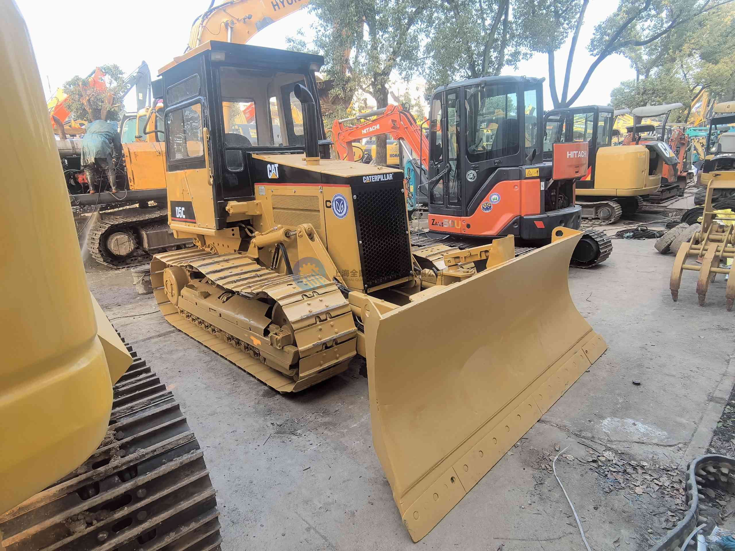 بلدوزر CAT D5C مستعمل