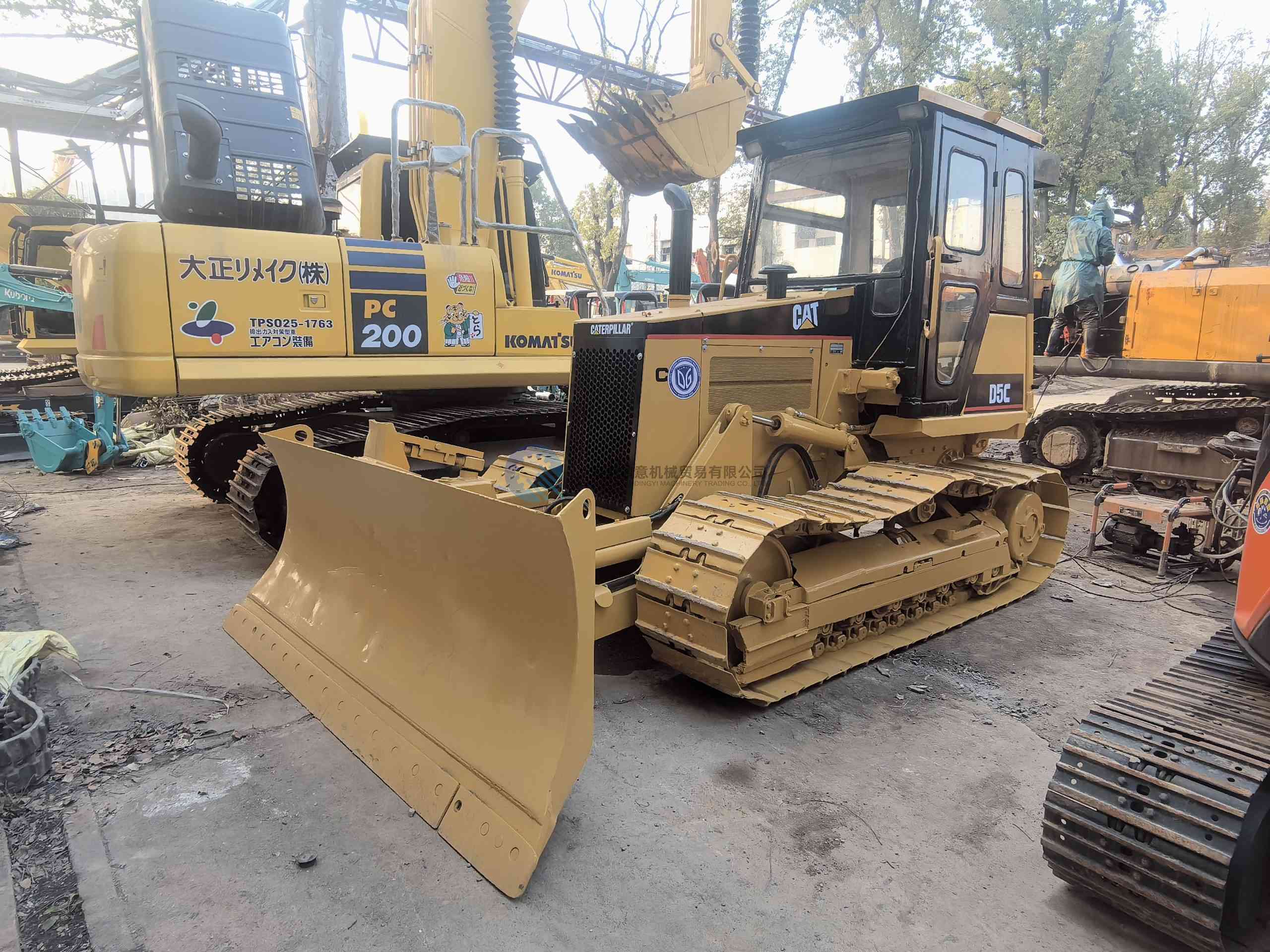 بلدوزر CAT D5C مستعمل
