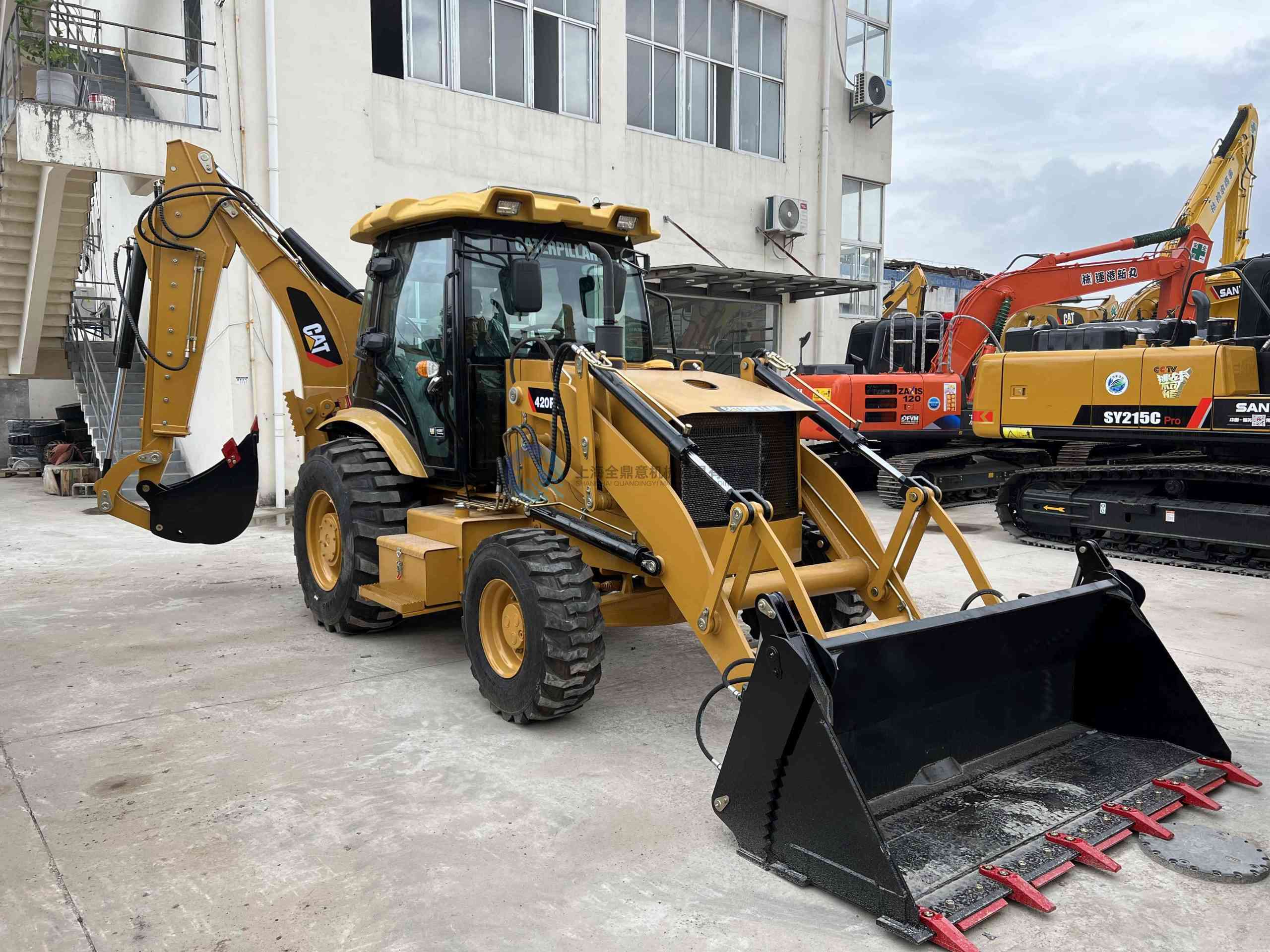 Nueva retroexcavadora CAT 420F2