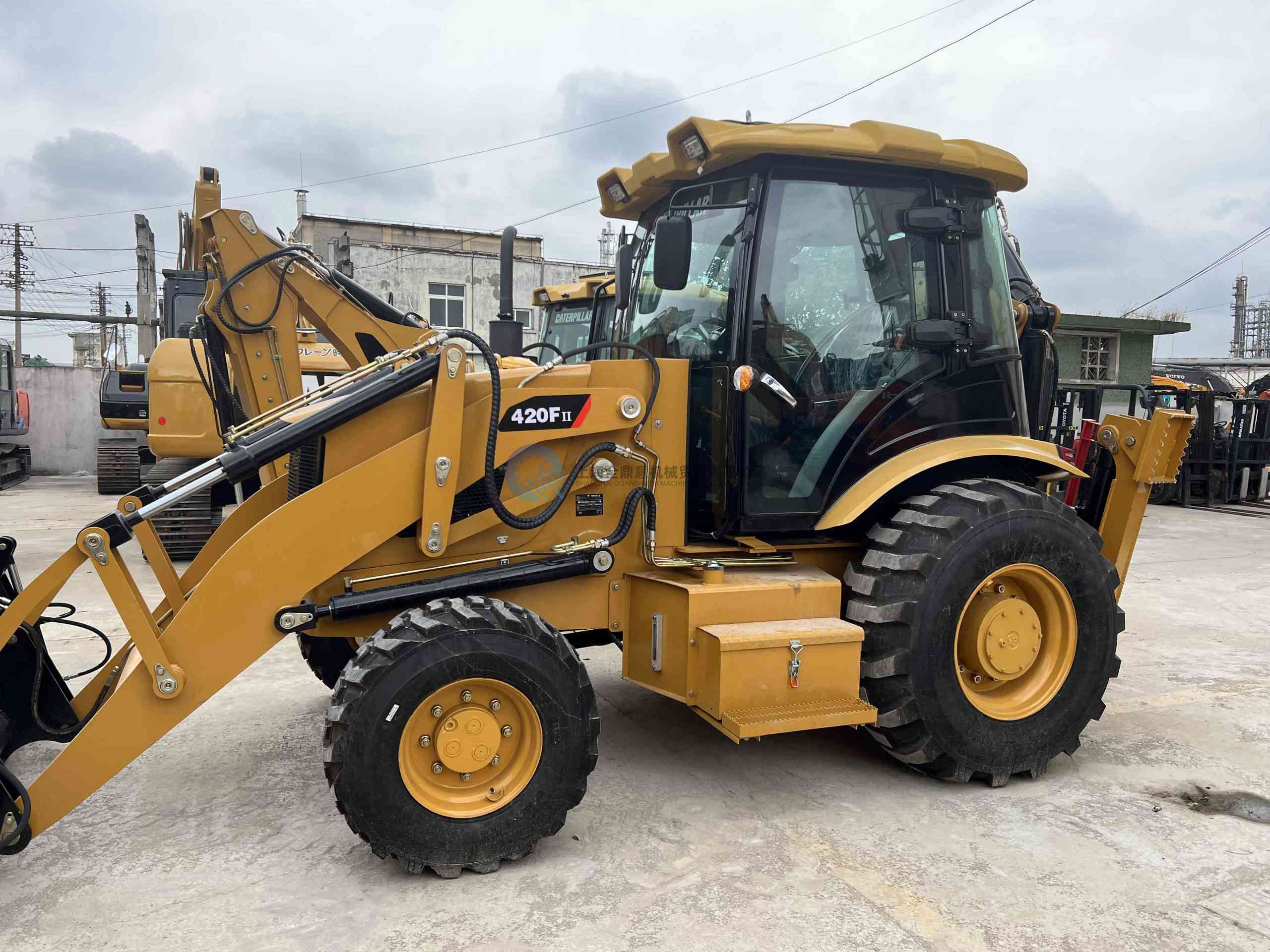 New CAT 420F2 Backhoe Loader