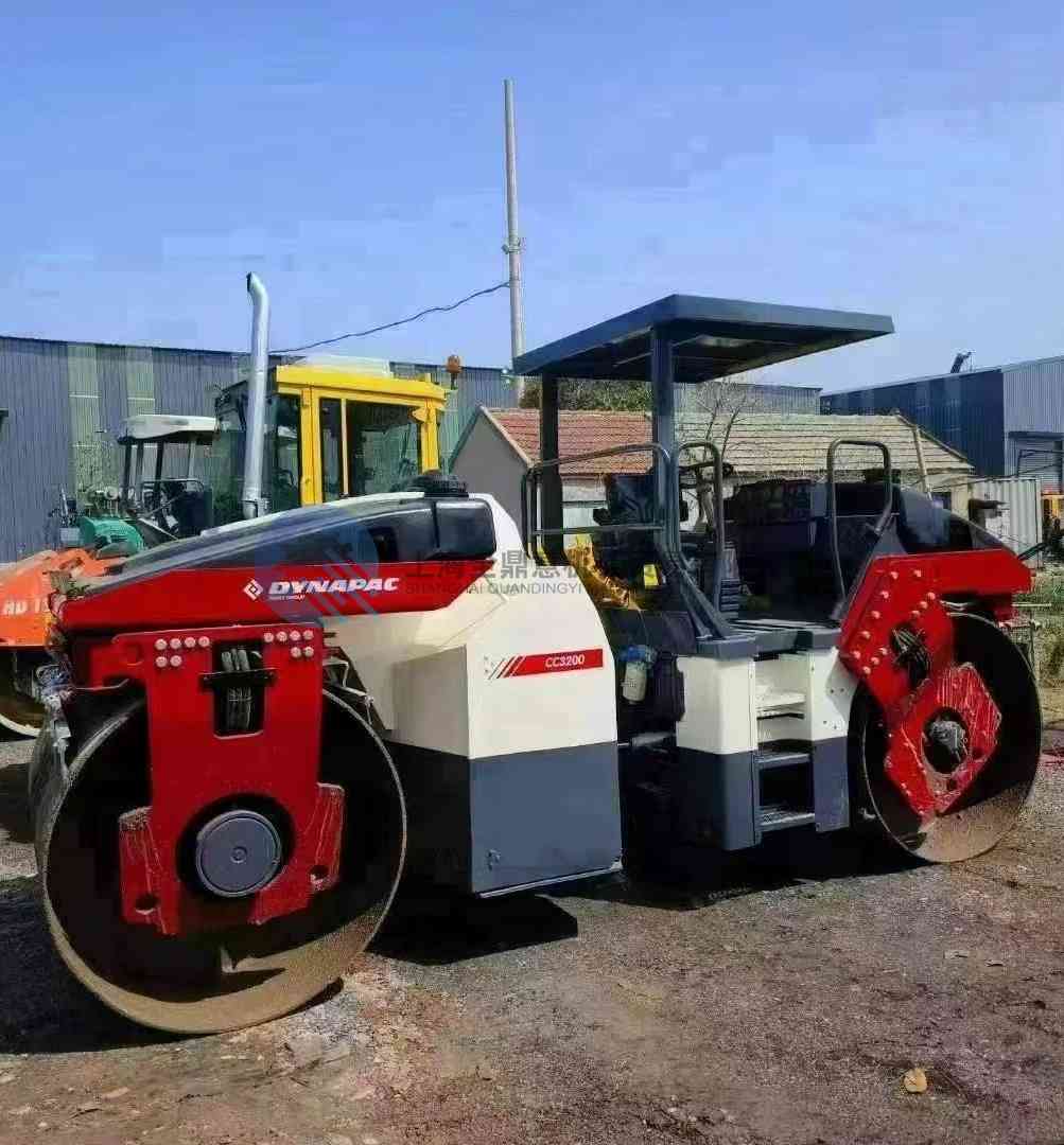 Б/у Dynapac CC3200 двухбарабанный вибрационный дорожный каток