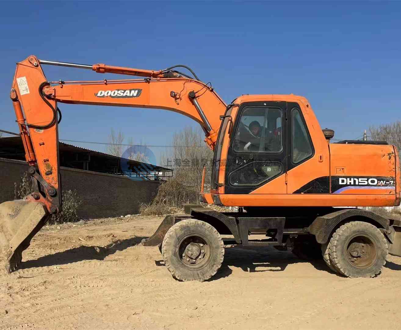 Escavadeira de rodas DOOSAN DH150W usada