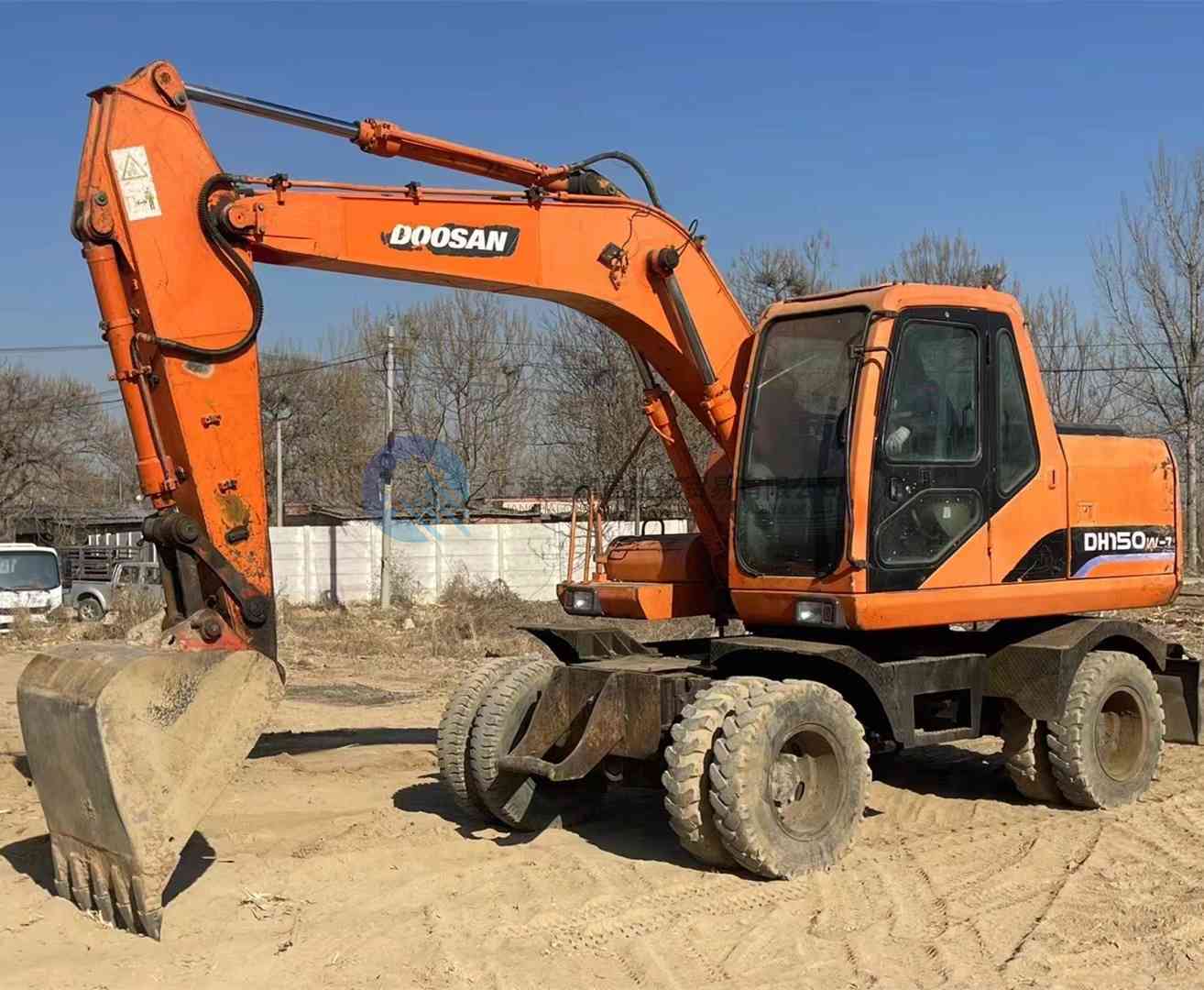 Escavadeira de rodas DOOSAN DH150W usada