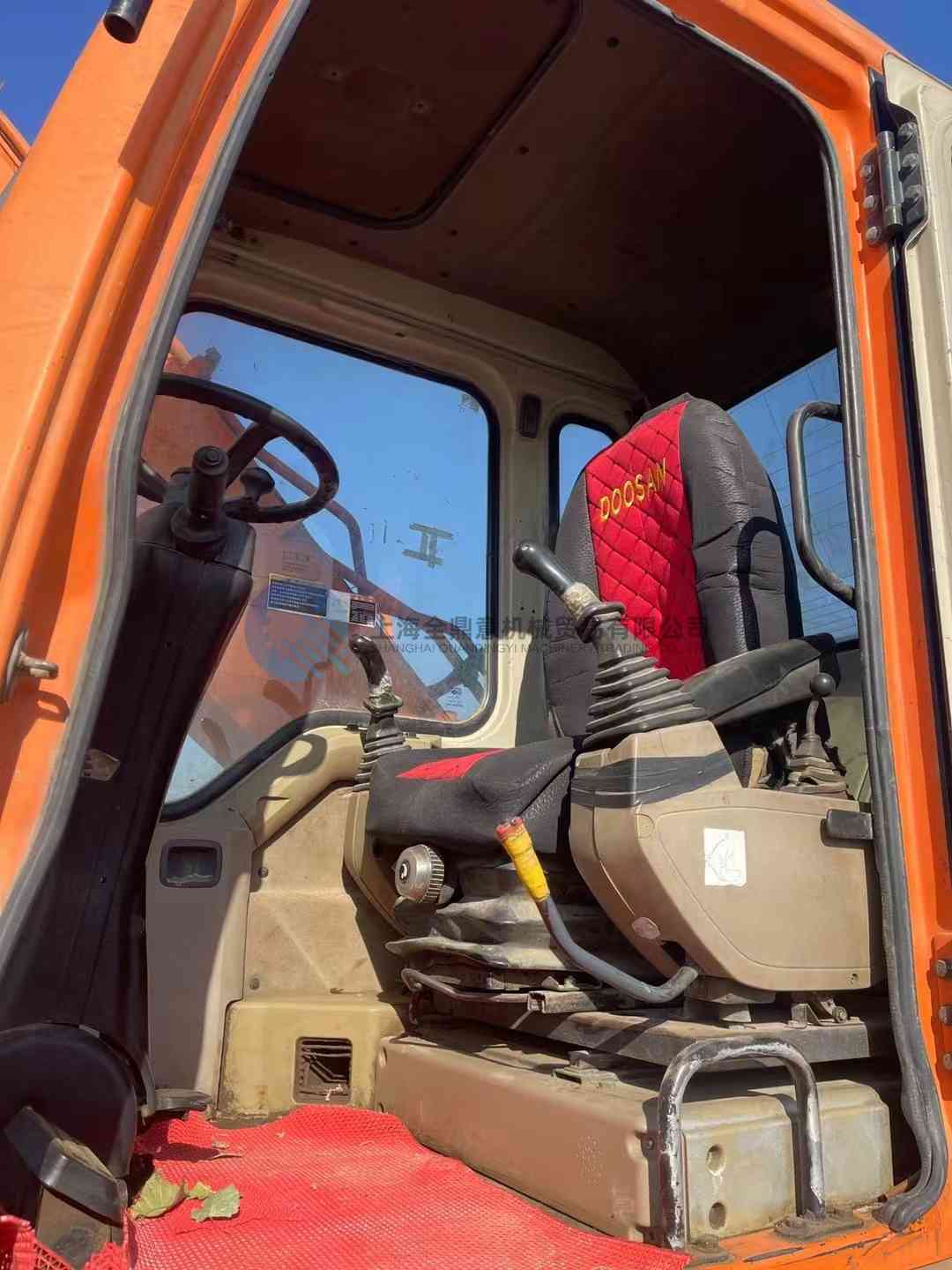 Used DOOSAN DH150W Wheeled Excavator