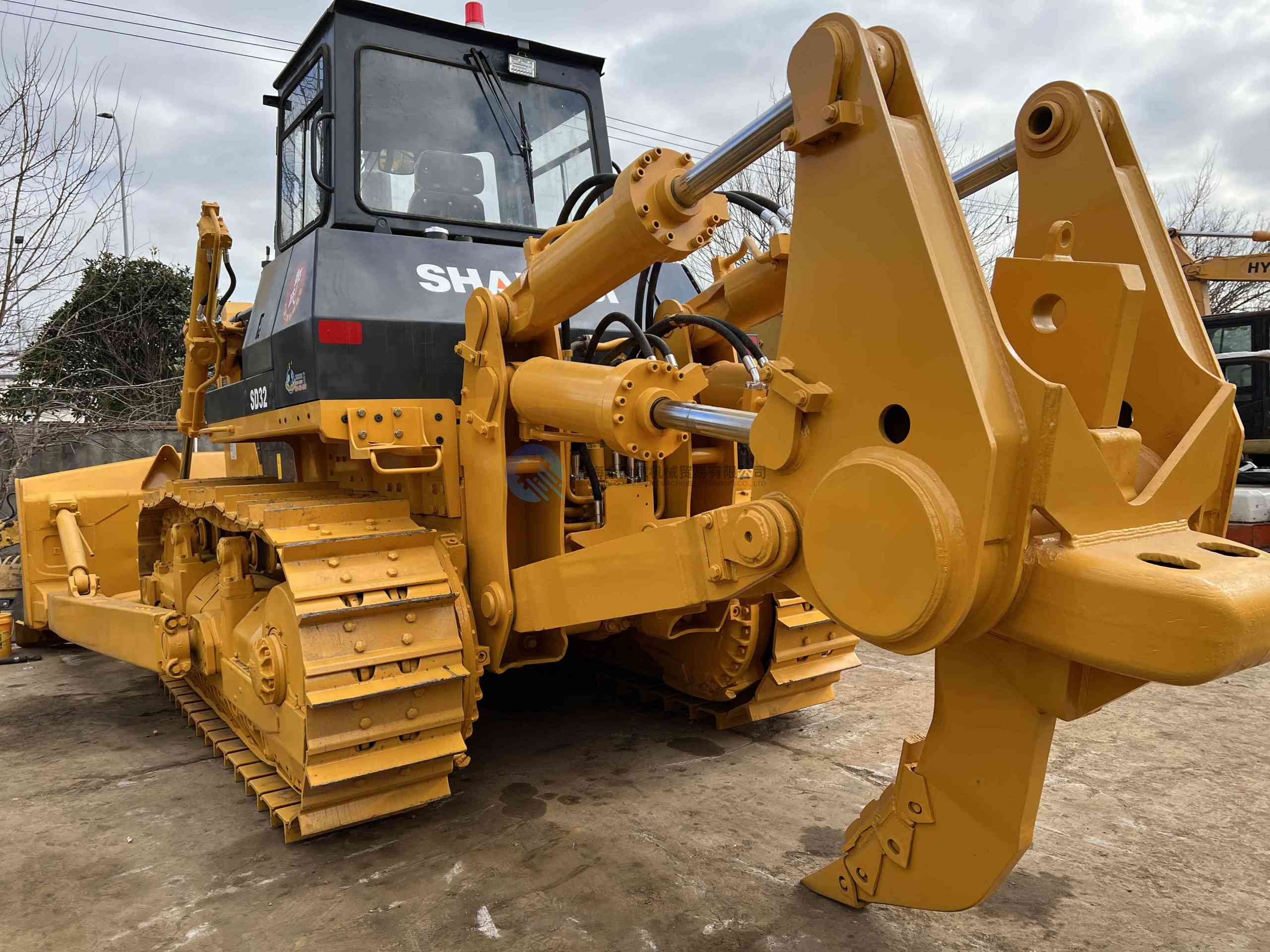 Used SHANTUI SD32 Bulldozer