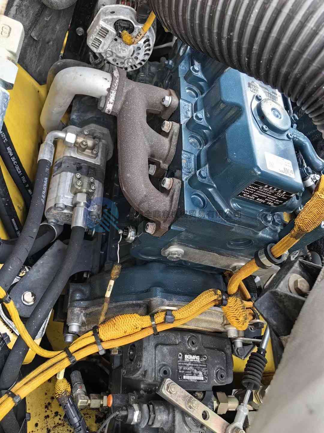 Rouleau en caoutchouc avant et arrière en acier BOMAG BW131ACW d'occasion