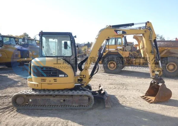 كات 305D موديل 2011 للبيع